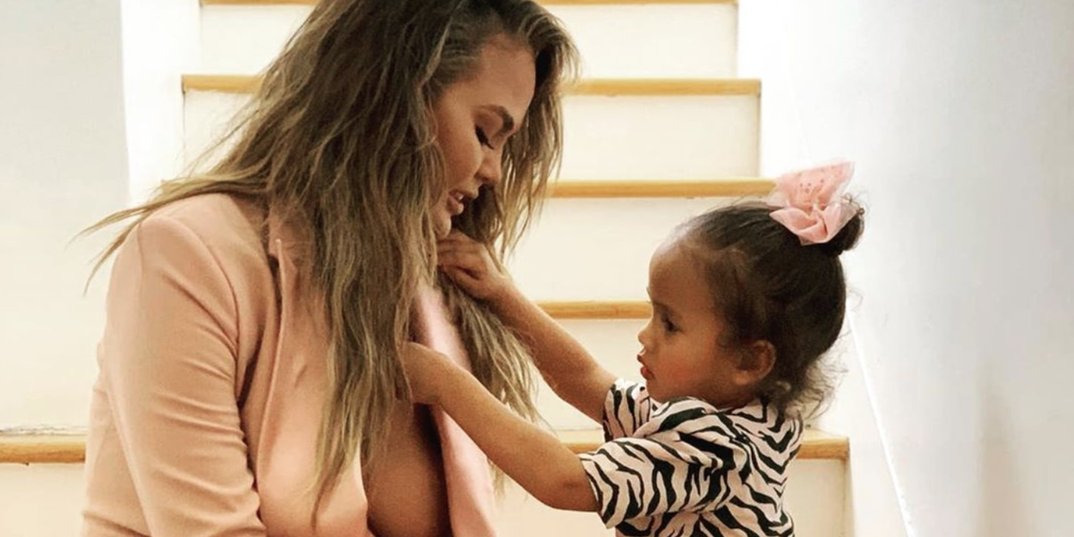Chrissy Teigen Hilariously Responds to a Troll Who Cleavage Shamed Her - www.harpersbazaar.com - county Luna