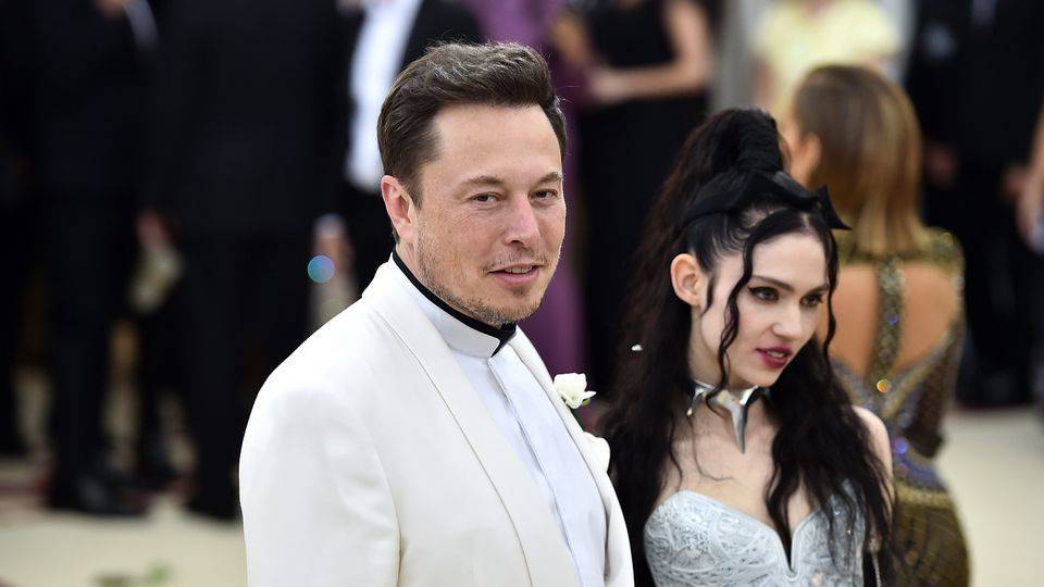 Elon Musk’s Girlfriend Grimes Is Pregnant, Announces The News In A Wild Photoshoot - graziadaily.co.uk