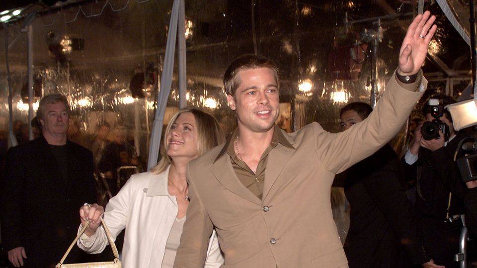 It’s Been Almost Fifteen Years Since Their Divorce, But We’re All Going Wild For Jen And Brad’s Reunion At The SAG Awards - graziadaily.co.uk