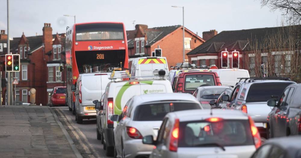 Traffic chaos as Hyde Road roadworks get underway - www.manchestereveningnews.co.uk