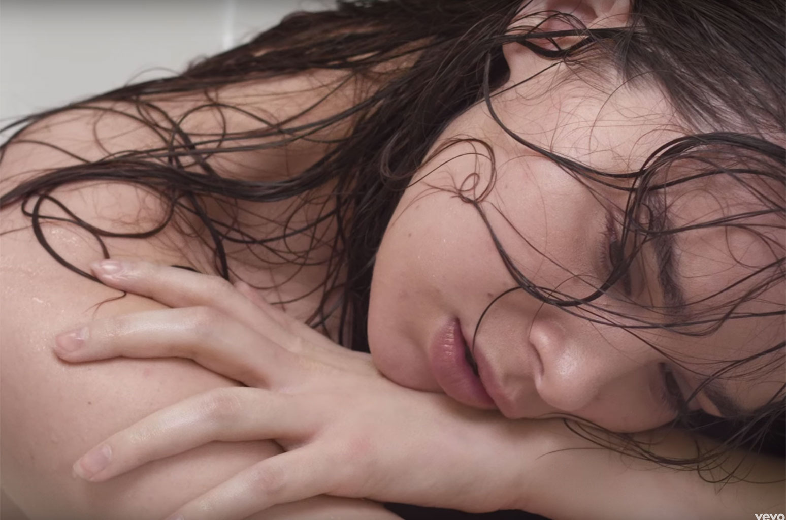 Hailee Steinfeld Bares All in Vulnerable 'Wrong Direction' Video - www.billboard.com - county Love
