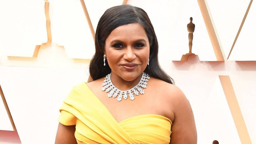Mindy Kaling's 'Only Concern' at the 2020 Oscars Is Getting Brad Pitt and Laura Dern to Date (Exclusive) - www.etonline.com