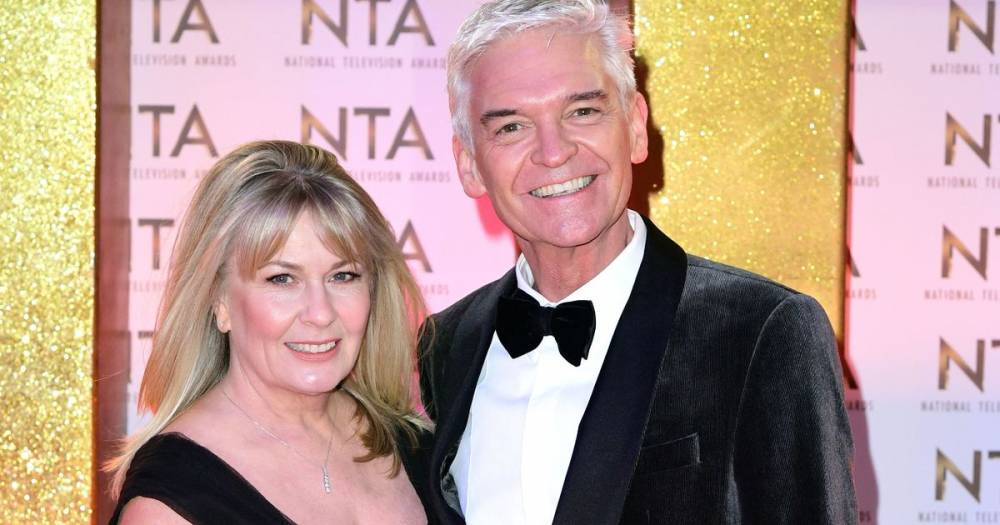 Phillip Schofield's wife speaks out for the first time after he came out as gay - www.manchestereveningnews.co.uk