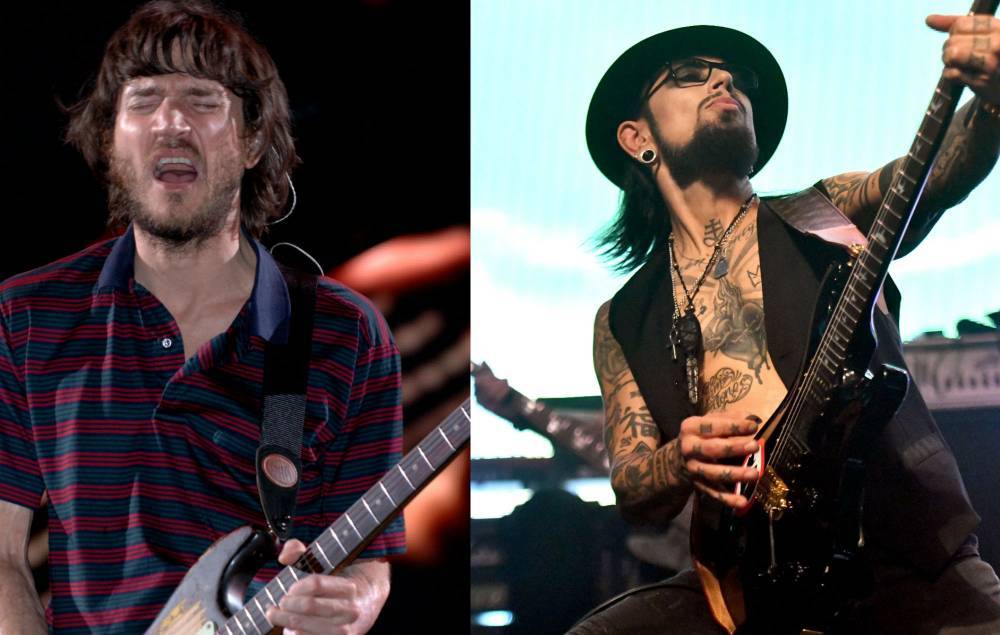 Watch John Frusciante jam with former Red Hot Chili Peppers guitarist Dave Navarro - www.nme.com