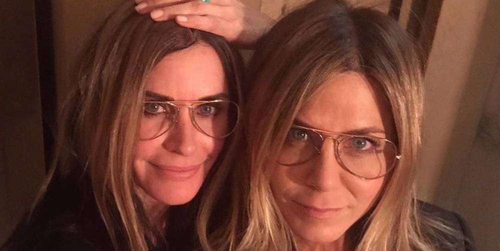 Courteney Cox Copied Jennifer Aniston's Iconic "Rachel" Hairstyle in Honor of Her Birthday - www.marieclaire.com