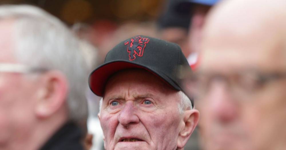 Manchester United to wear black armbands vs Chelsea in tribute to Harry Gregg - www.manchestereveningnews.co.uk - Manchester - county Gregg