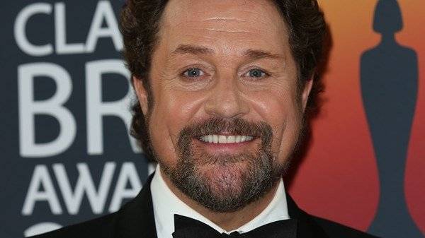 Michael Ball: Audiences are putting performers in danger with mobile phone use - www.breakingnews.ie