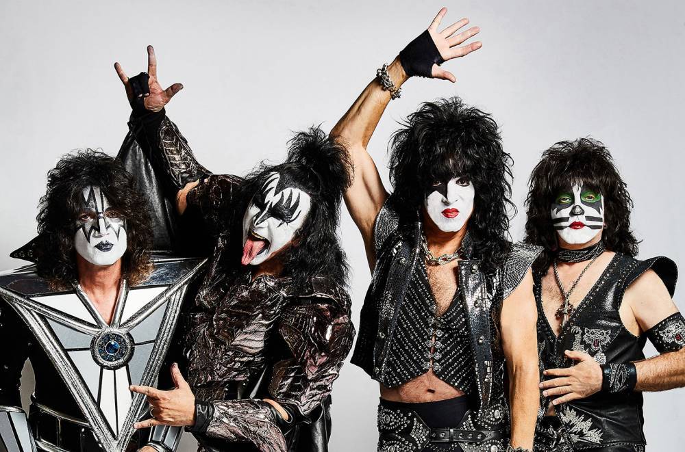 KISS Cover Musician Keeps on Rock n' Rolling While He Accidentally Catches Fire - www.billboard.com - county Sioux