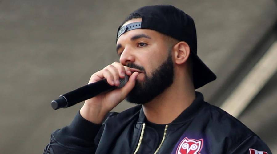 Drake Surprises Fans With “When To Say When” & “Chicago Freestyle” - genius.com - Chicago - city Brooklyn