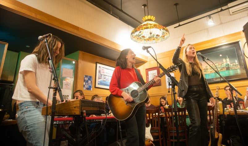 Watch HAIM’s immaculate, New York deli cover of Britney Spears’s “I’m Not A Girl, Not Yet A Woman” - www.thefader.com - New York - county Murray