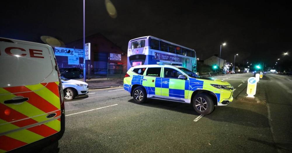Road in Miles Platting shut off by emergency services with large police presence - www.manchestereveningnews.co.uk