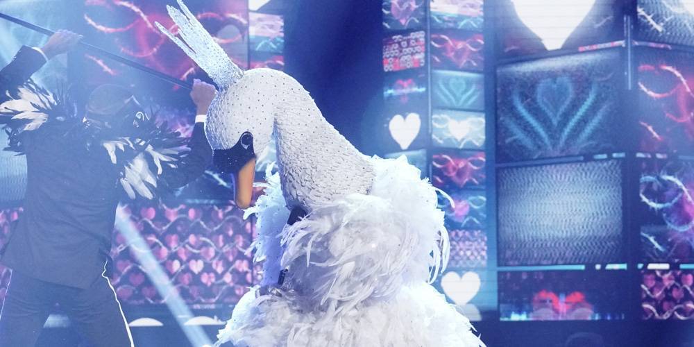 The Swan Is Unmasked On 'The Masked Singer' - See Who It Was Here! - www.justjared.com