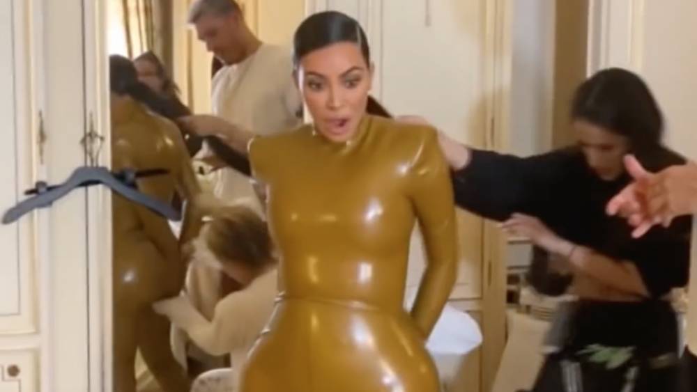 Kim Kardashian Tries to Slip Into Her Skin-Tight Latex Look in New 'KUWTK' Clip - www.etonline.com
