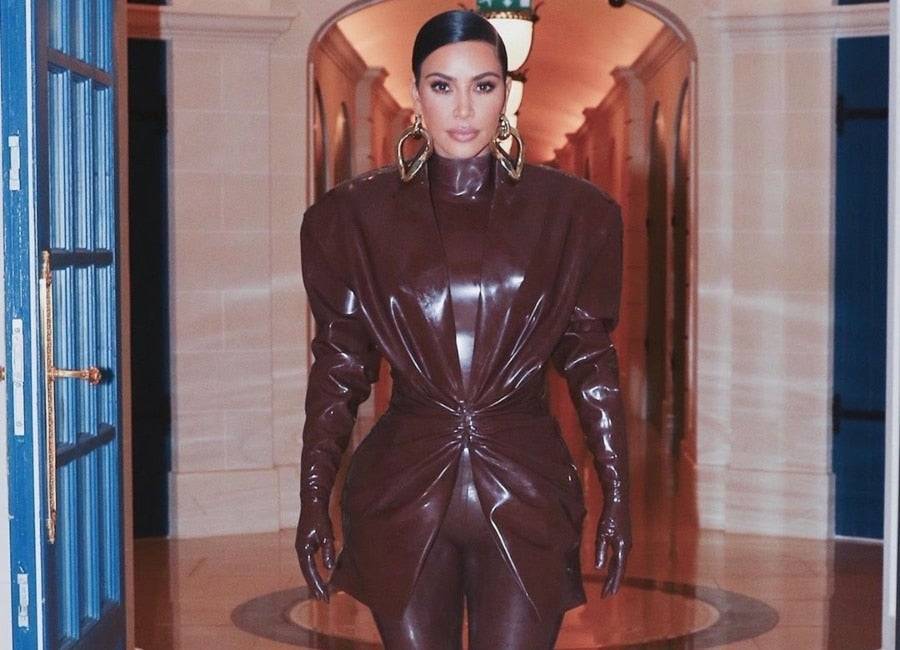 WATCH: Kim Kardashian struggles to squeeze into beloved Balmain latex - evoke.ie