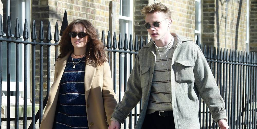 British Actors Olivia Cooke & Ben Hardy Are Dating - See the Kissing Photos! - www.justjared.com - Britain