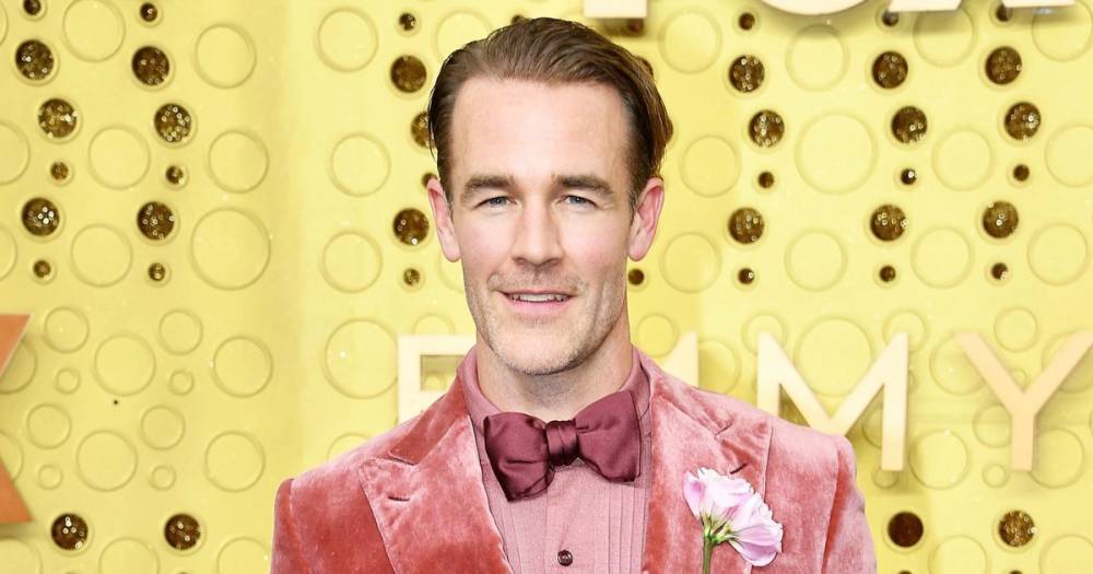 James Van Der Beek Twins With All of His Kids in Matching Christmas Pajamas While in Quarantine - www.usmagazine.com