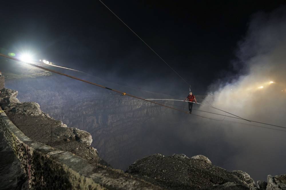 Nik Wallenda Successfully Completes Highwire Across Active Volcano – See The Best Twitter Reactions - etcanada.com - Nicaragua