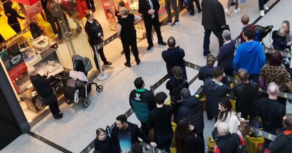 This is why there's a massive queue of people in the Arndale tonight - www.manchestereveningnews.co.uk - Manchester