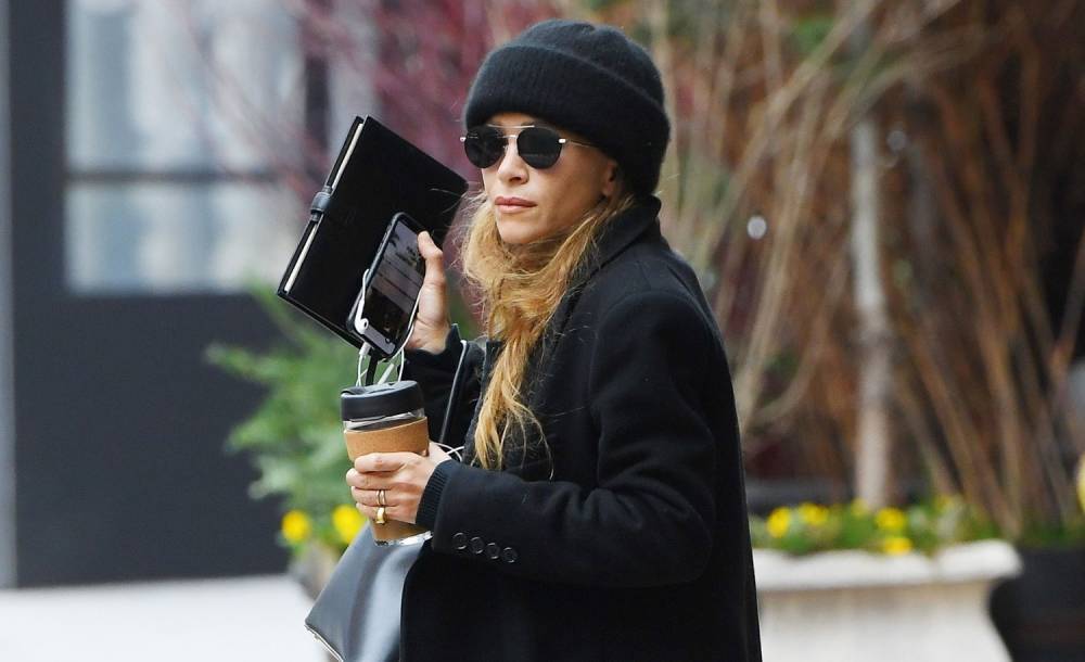 Mary-Kate Olsen Is Bundled Up in Black During Rare Spotting - www.justjared.com - New York