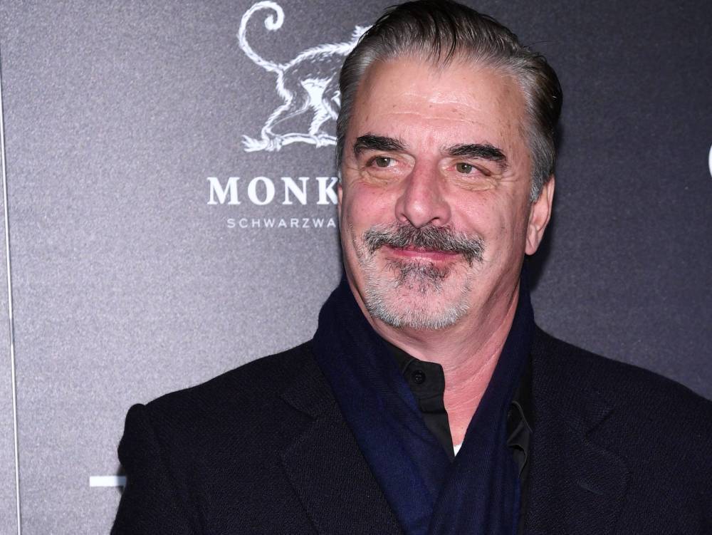 Chris Noth stuns fans with shaved head pandemic makeover - torontosun.com