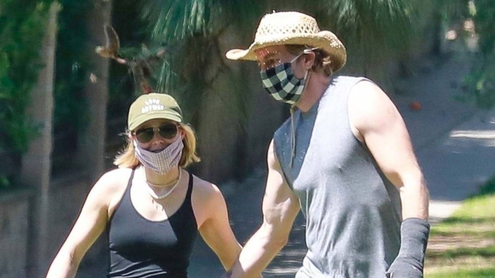 Kristen Bell and Dax Shepard Playfully Pat Each Other's Butt During Quarantine Walk - www.etonline.com - Los Angeles, county Park