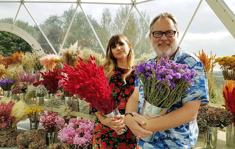 Vic Reeves to host new Netflix series about “immense flower sculptures” - www.nme.com