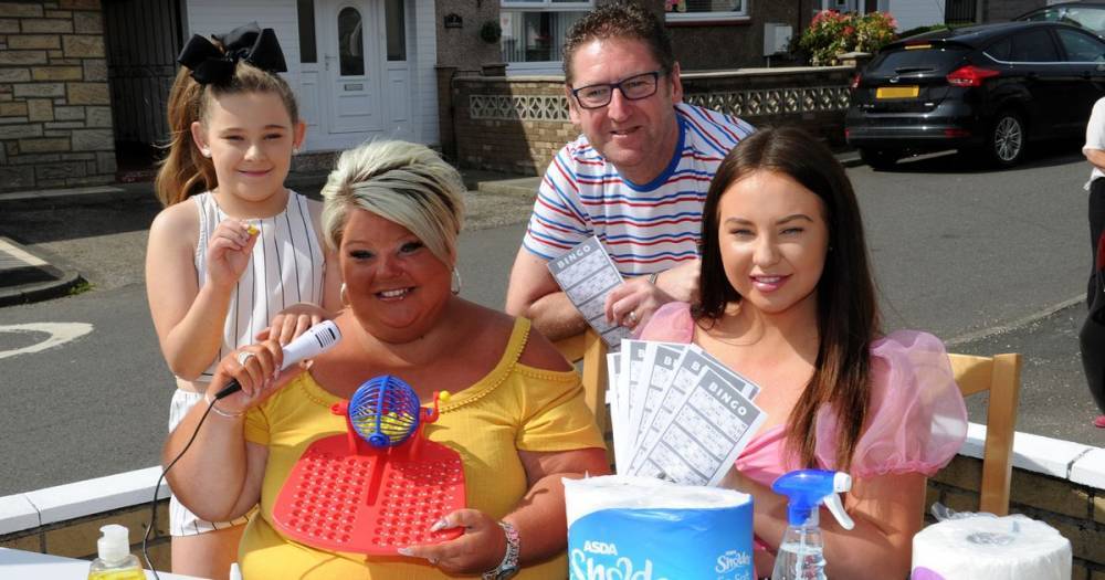 It's "eyes down" for neighbours in a Paisley street as they play bingo to beat the coronavirus boredom - www.dailyrecord.co.uk