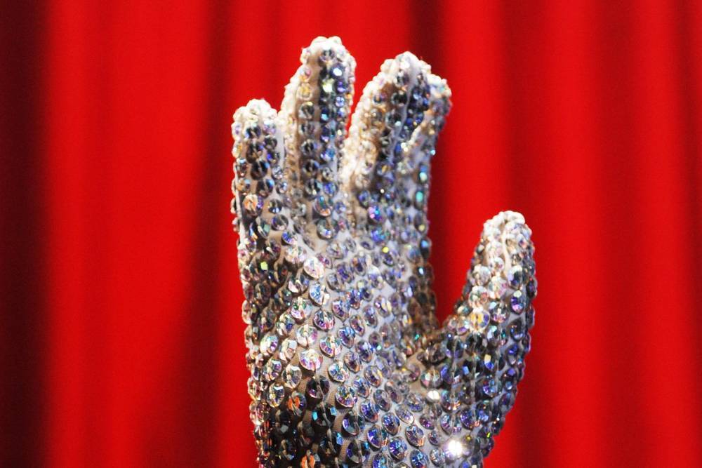 Michael Jackson’s iconic white glove sells for over $100,000 - www.hollywood.com - Britain - Texas