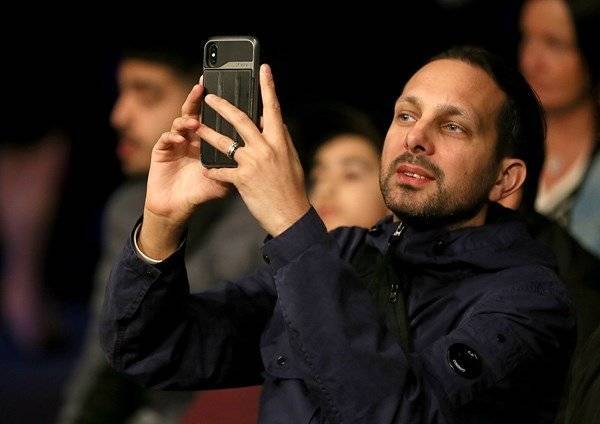 Dynamo appears to walk through US-Mexico border wall in new stunt footage - www.breakingnews.ie - USA - Mexico
