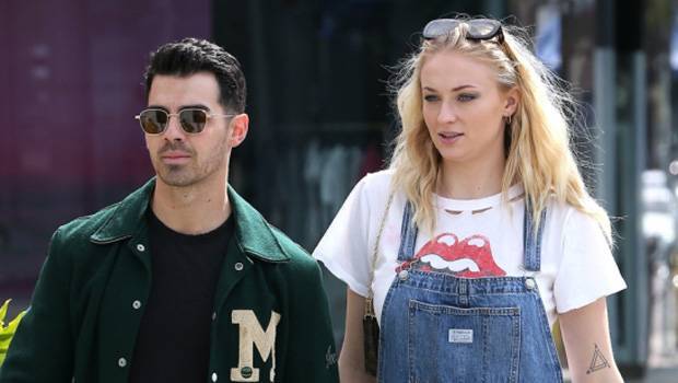 Sophie Turner Goes Makeup-Free Cracks Up With Joe Jonas While Playing IG Game — Watch - hollywoodlife.com - county King And Queen