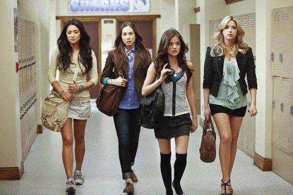 ‘Pretty Little Liars’ Cast Reunites And Reflects On Iconic Moments - etcanada.com
