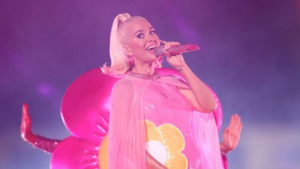 Katy Perry Wows in First TV Performance of 'Daisies' on 'American Idol' Finale - www.etonline.com - USA