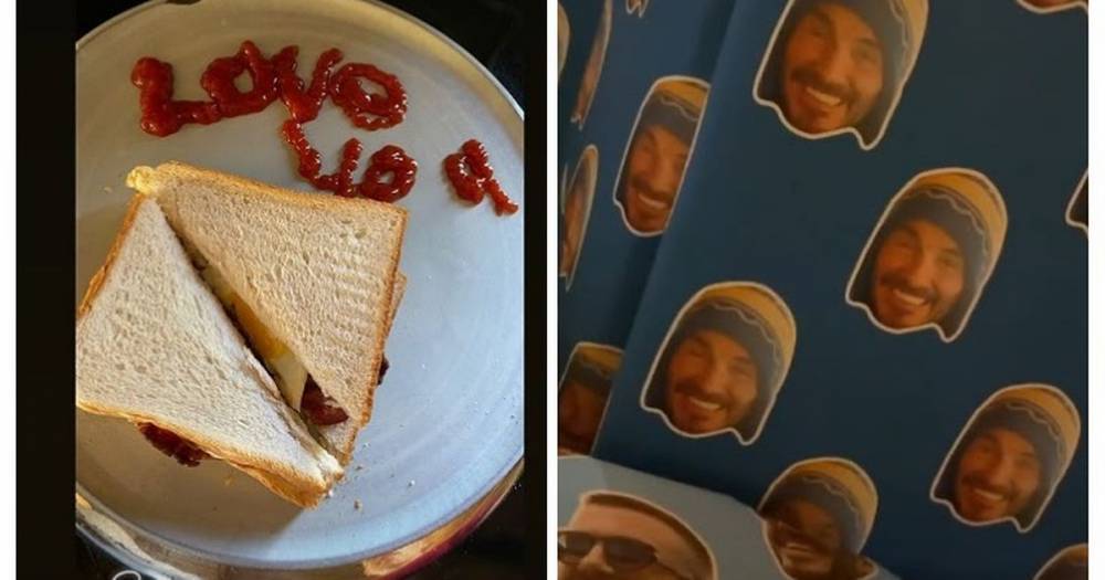David Beckham celebrates his 45th birthday with a bacon sarnie and presents wrapped in paper with his face on - www.manchestereveningnews.co.uk - Manchester