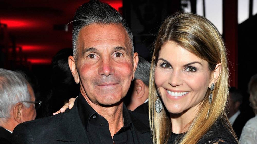 Lori Loughlin to Plead Guilty: How the Coronavirus Pandemic May Have Influenced Her Decision - www.etonline.com - California