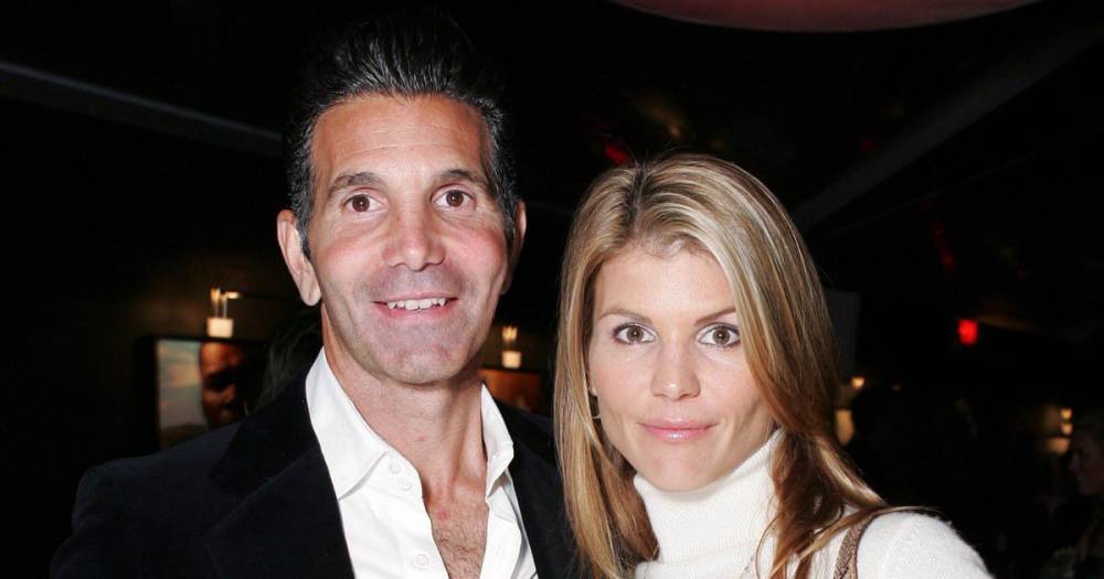 Why Lori Loughlin and Mossimo Giannulli Don’t Want to Serve Their Prison Sentences at the Same Time - www.usmagazine.com