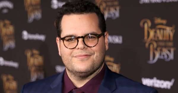 Frozen star Josh Gad says his daughters would rather he played Moana than Olaf - www.msn.com
