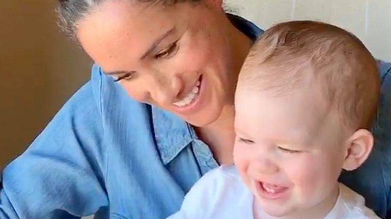 Meghan Markle And Prince Harry’s Son Archie’s Birthday Book Was A Gift From Oprah Winfrey - etcanada.com