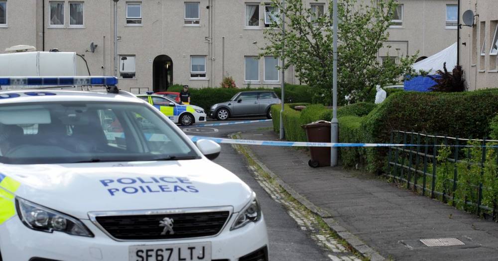 Cops probe death of man in Paisley - www.dailyrecord.co.uk
