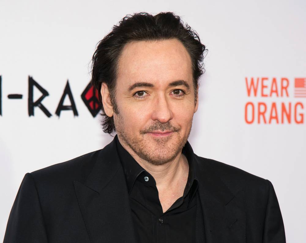 John Cusack films altercation with police in Chicago, says his bike was hit with baton - www.foxnews.com - Chicago