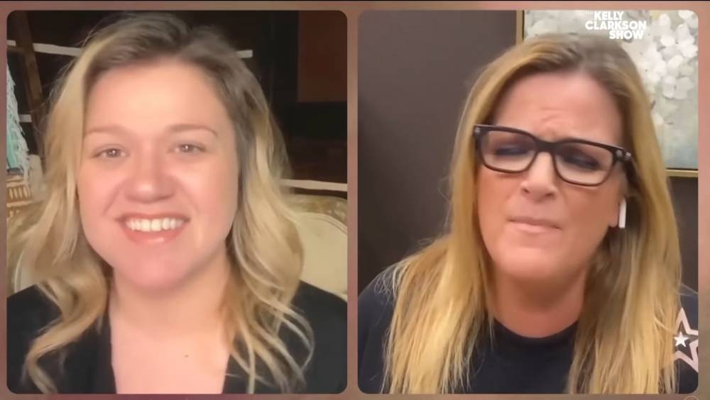 Kelly Clarkson And Trisha Yearwood Don’t Let Quarantine Stop Them From Doing A Little ‘Kellyoke’ - etcanada.com