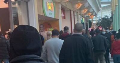 'Chaos' at the Trafford Centre with concerns over people 'packed in like sardines' as they start Christmas shopping - www.manchestereveningnews.co.uk