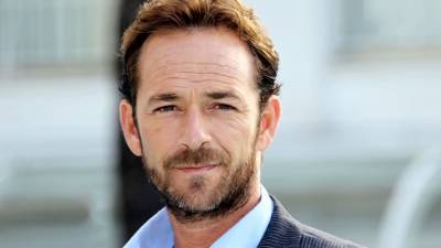 ‘Beverly Hills, 90210’ Stars Honor Luke Perry on What Would've Been His 54th Birthday - www.etonline.com