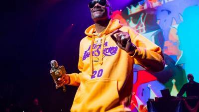 Snoop Dogg Gets Huge New Lakers Championship Tattoo with Kobe Bryant Tribute - www.etonline.com