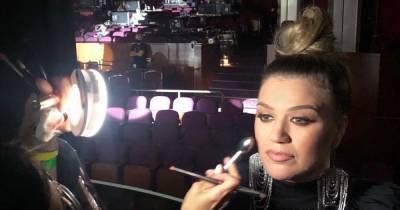 Kelly Clarkson’s Makeup Artist Tells Us the Details of Her Billboard Music Awards Look - www.usmagazine.com
