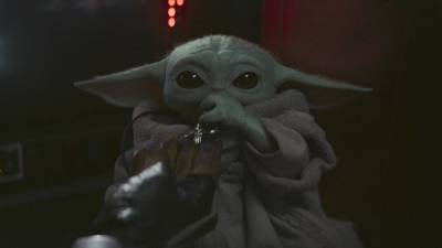 The Mandalorian cradles Baby Yoda in latest footage from Star Wars spin-off - www.breakingnews.ie