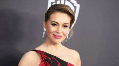 Alyssa Milano blasts Donald Trump's drive-by to fans outside Walter Reed Medical Center - www.foxnews.com
