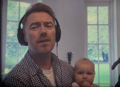 WATCH: Baby Coco steals the show during Ronan Keating’s BBC performance - evoke.ie