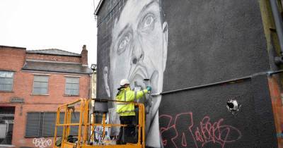 Ian Curtis mural takes shape in Northern Quarter ahead of mental health music festival - www.manchestereveningnews.co.uk - Manchester