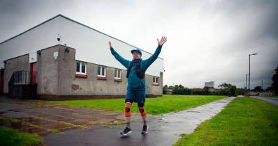 Community cheers on marathon runner going the distance for Paisley charity - www.dailyrecord.co.uk - county Marathon
