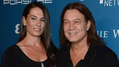 Eddie Van Halen's Wife Janie Says She Feels 'Such Incredible Sadness' Over His Death - www.etonline.com